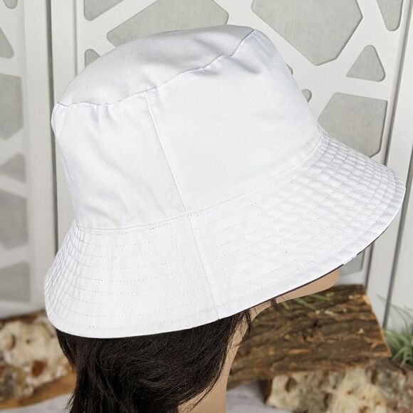 Alice + Olivia\'s Ao X Fabfitfun Reversible Bucket Hat In Daisy Print main image 8